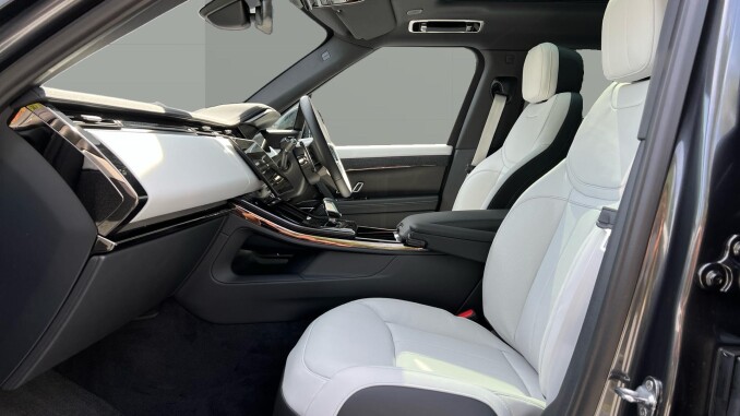Land Rover Range Rover Sport 3.0 D250 Battersea Edition 5dr Auto Diesel Estate - Image 3